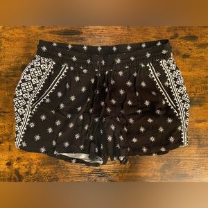Old navy black and white “soft shorts” size medium